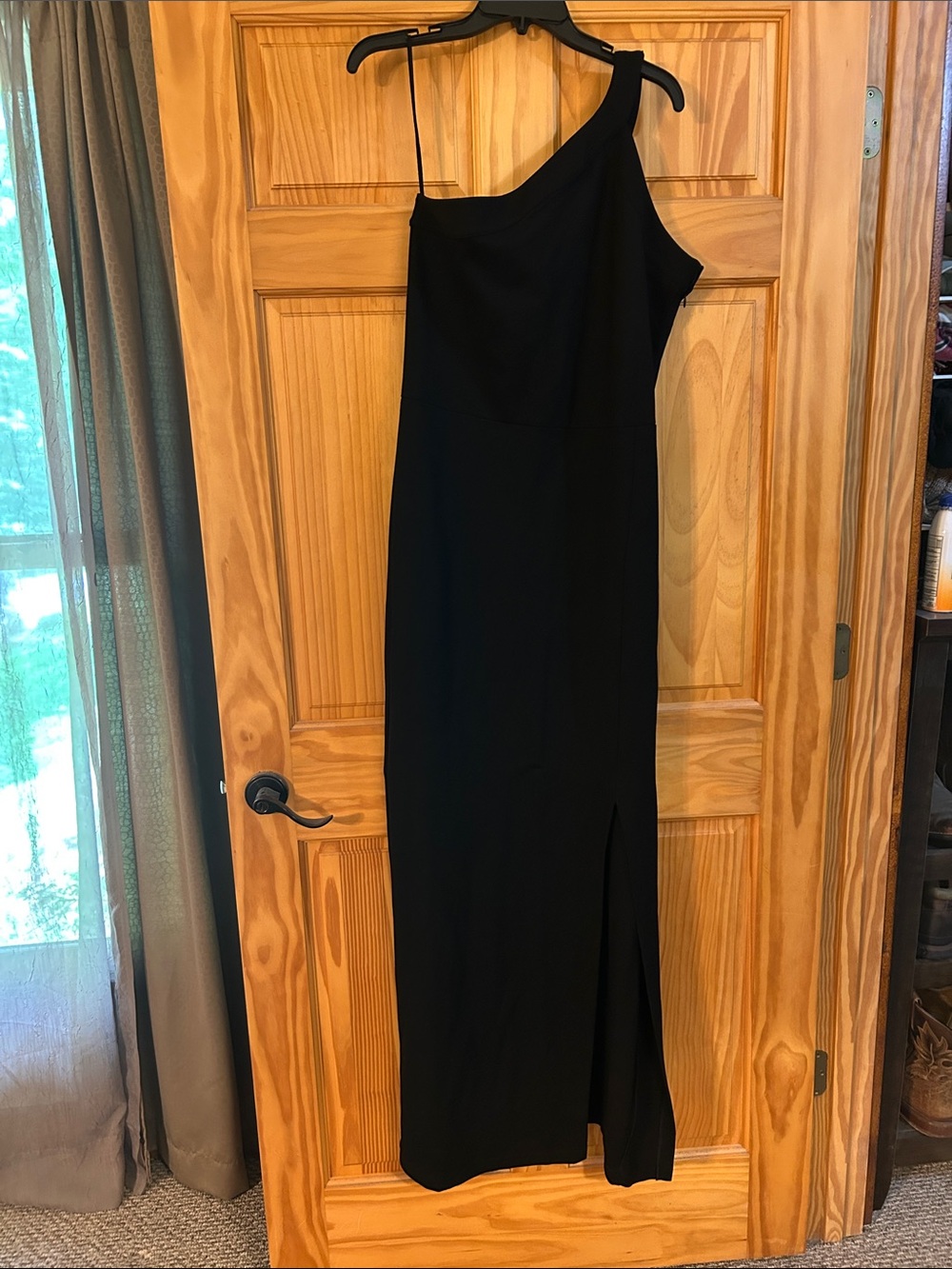 Elegant Black One-Shoulder Maxi Dress with Side Slit